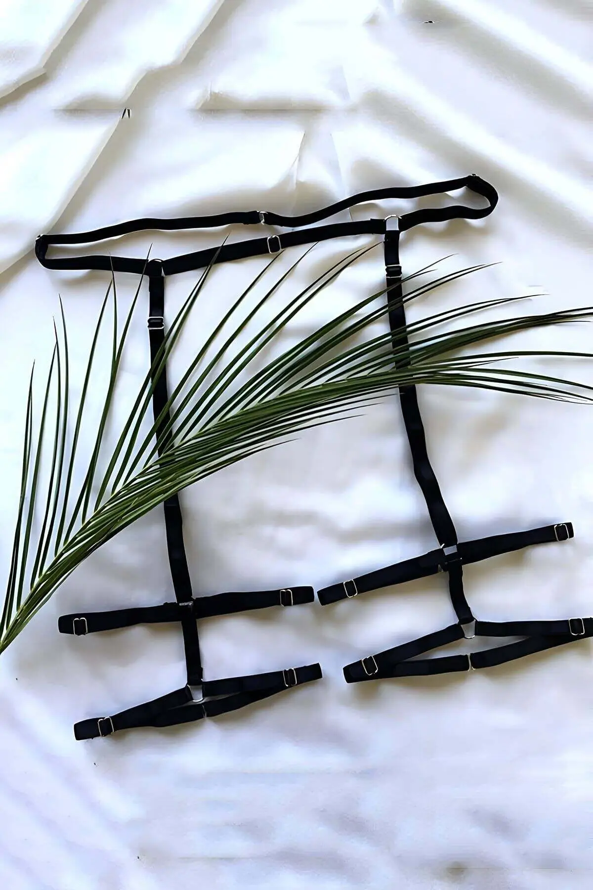 Sexy Leg Accessory for Mini Skirts and Shorts - SH44