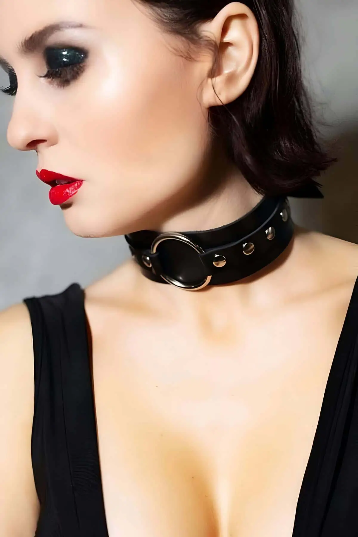 Elegant Leather Choker with Ring Detail and Wide Strap - SH671