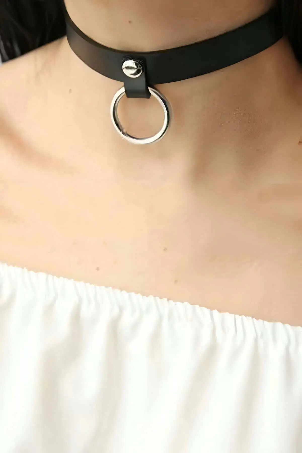 Stylish Leather Choker Collar with Ring - SH253